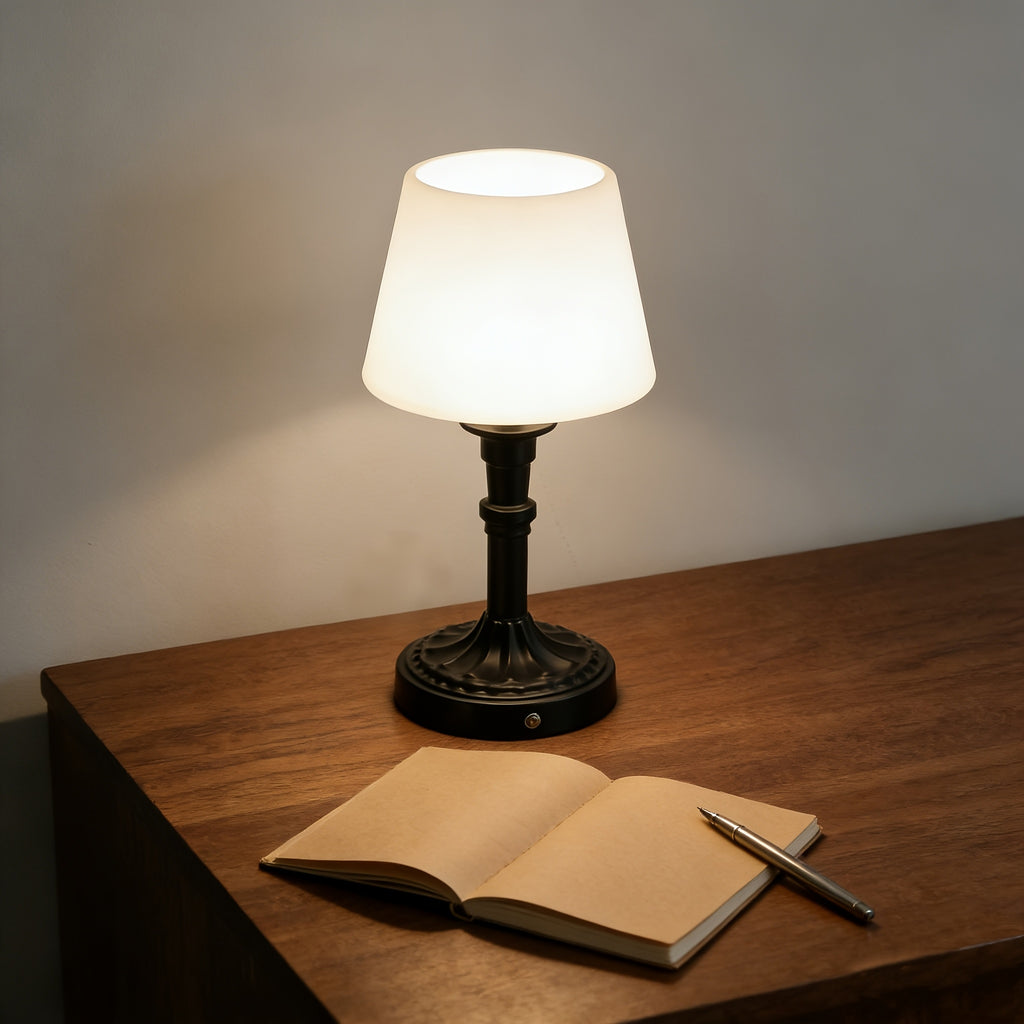 Lampe de chevet en métal — Intensité réglable, détail de la finition