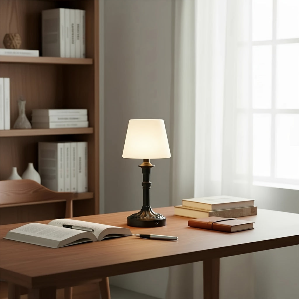 Lampe de chevet en métal — Intensité réglable, gros plan