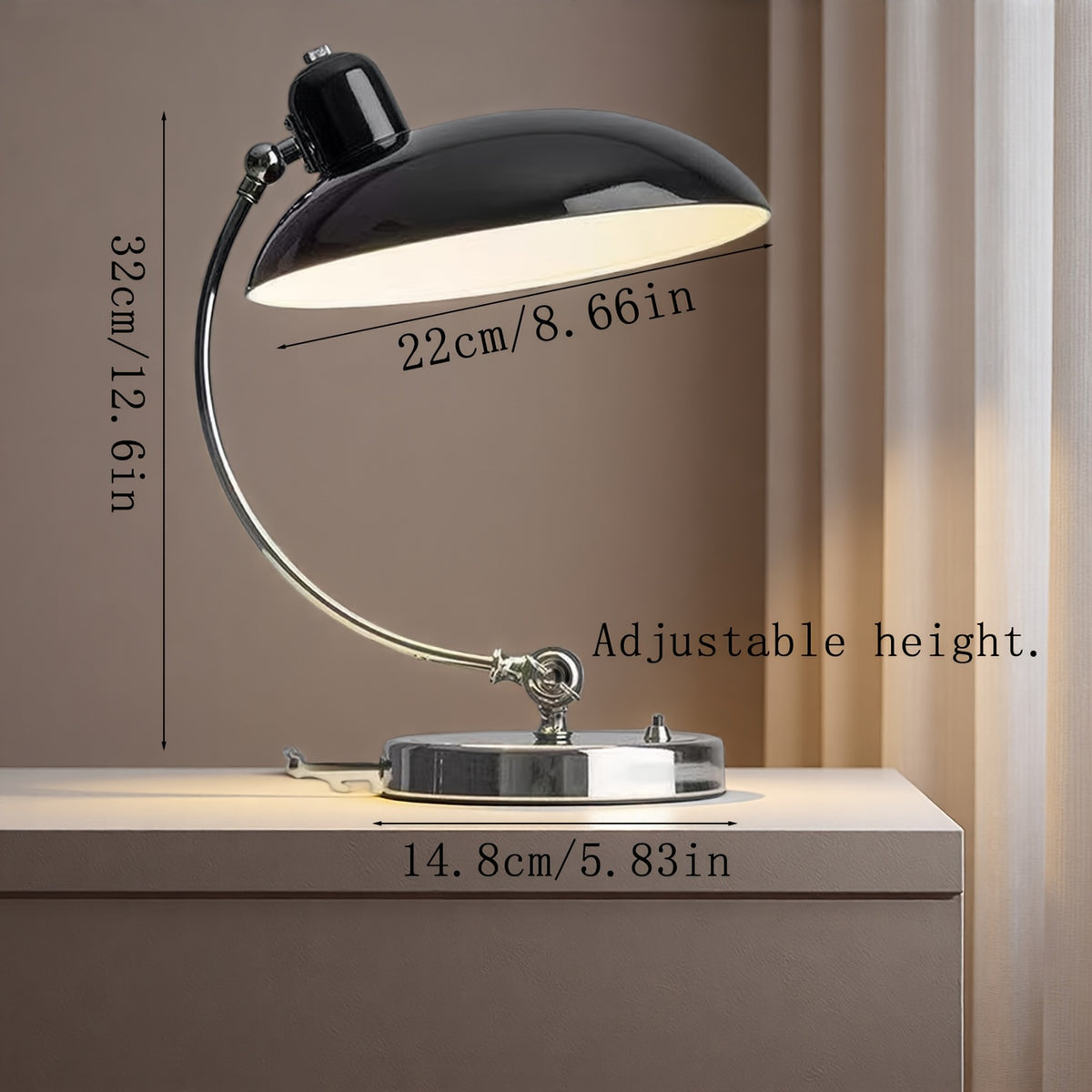 Lampe de bureau en métal — Allure industrielle et bras orientable, gros plan