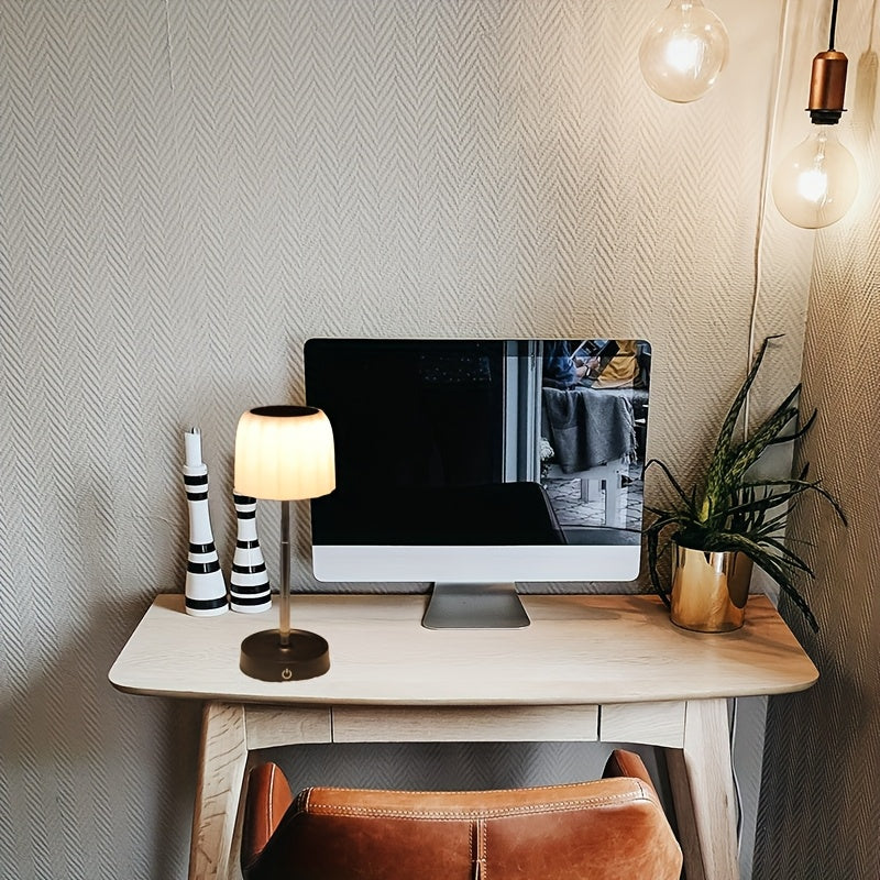 Lampe de bureau en métal — Rechargeable, sans fil, vue d'ensemble