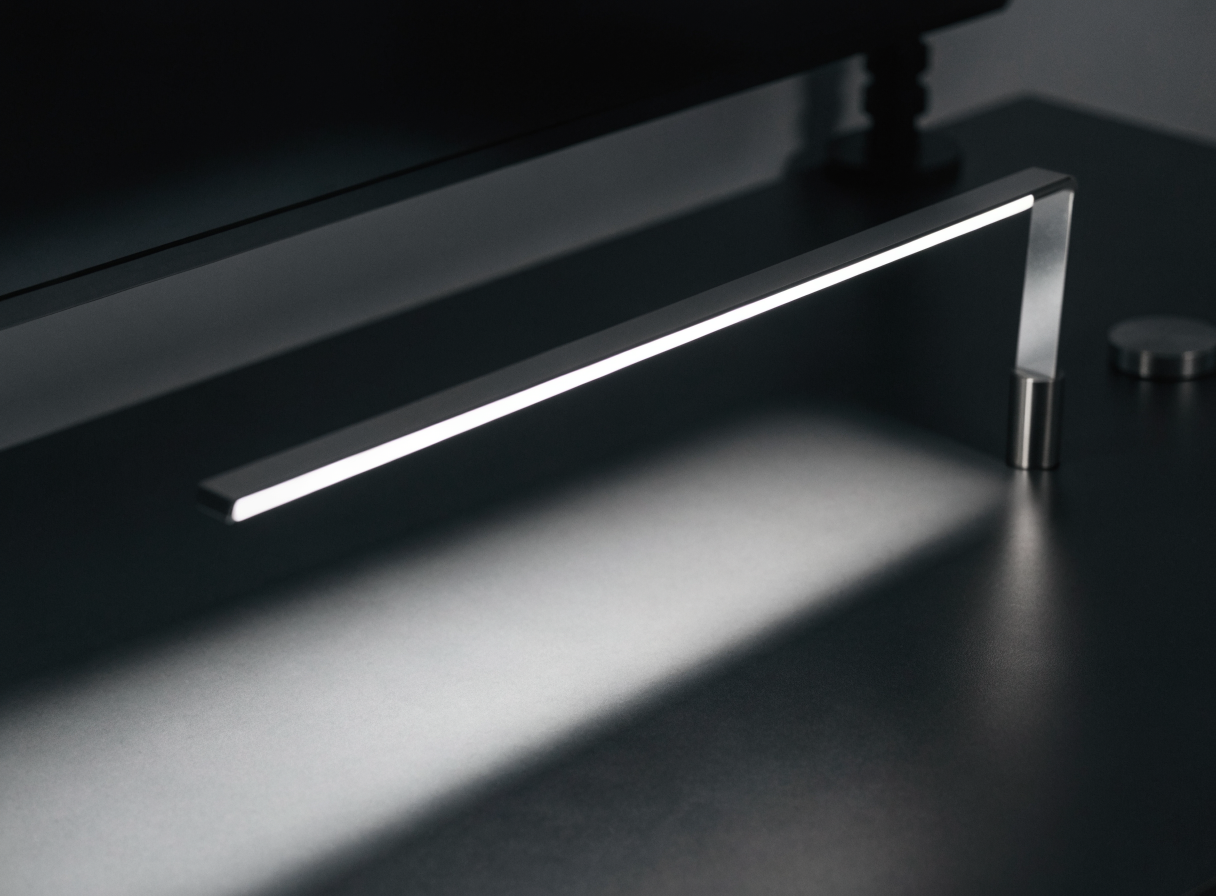 Barre lumineuse LED répartissant une lumière régulière sur un bureau Image