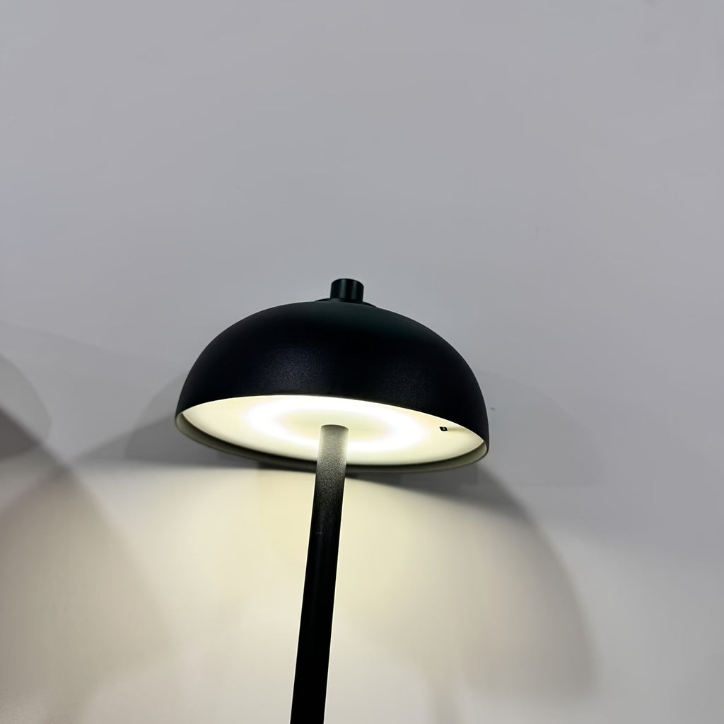 Lampe de bureau en métal — Mode veilleuse et bras orientable, détail de la finition