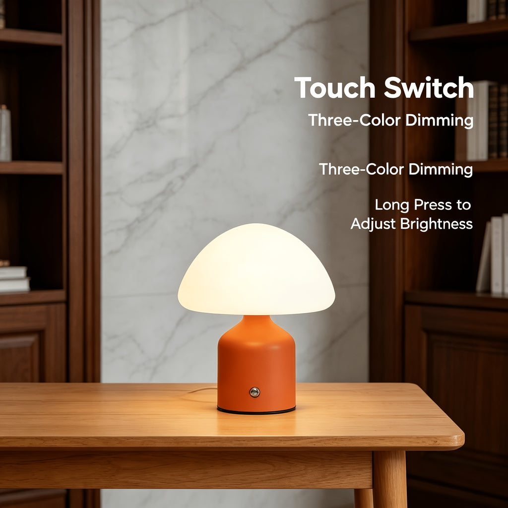 Lampe de bureau à dôme opale et socle en métal brossé mat
