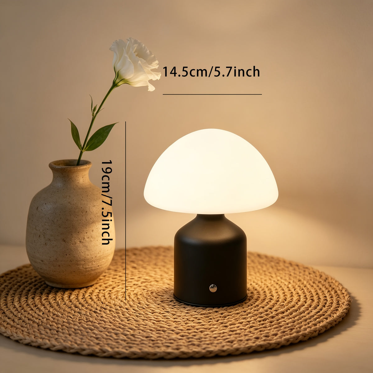 Lampe de bureau à dôme opale et socle en métal brossé mat