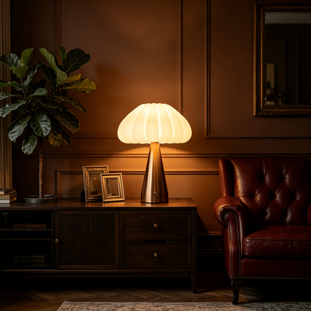 Lampe de bureau dorée à grand abat-jour plissé, sans fil