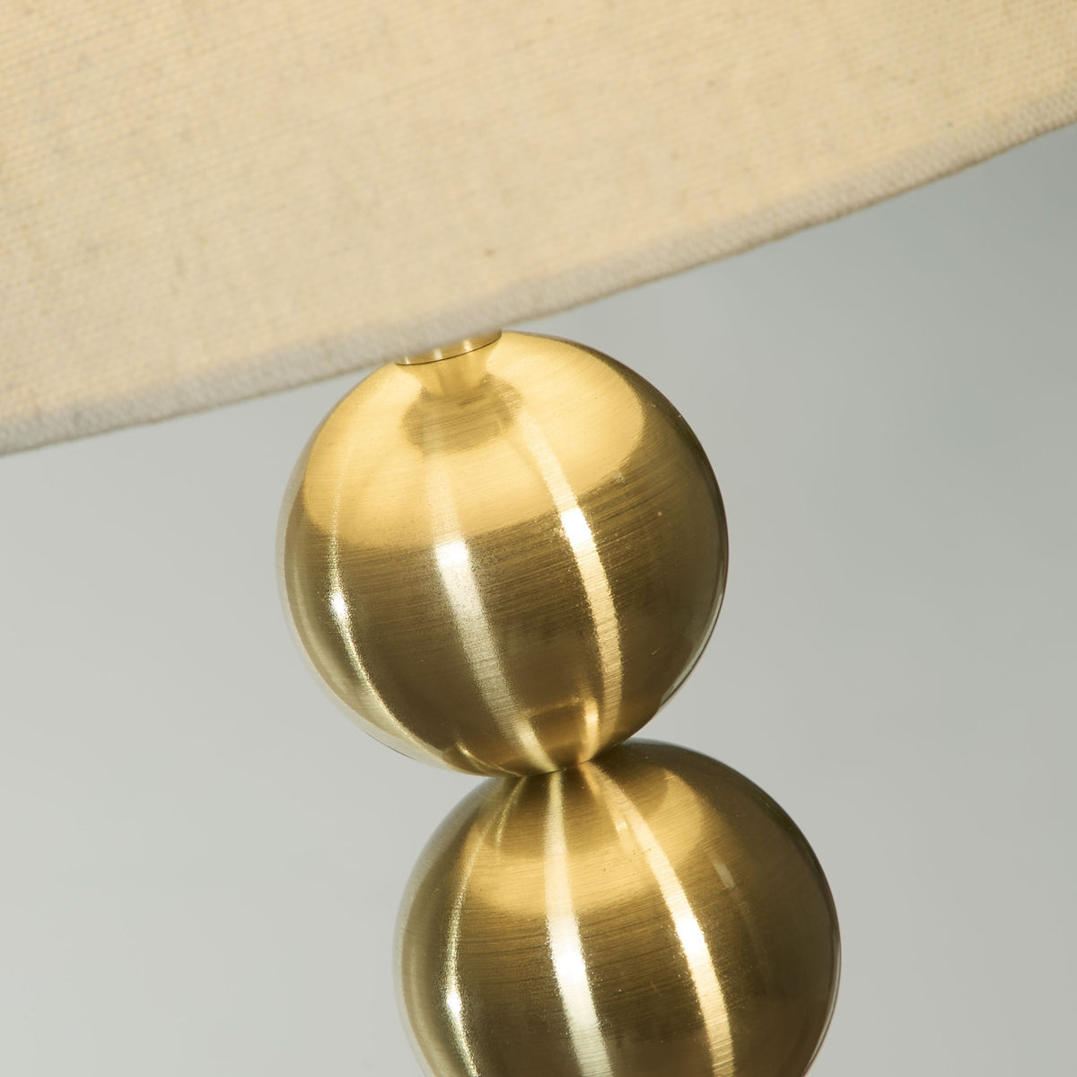 Lampe de bureau dorée à sphères - Abat-jour tissu écru — photo 5