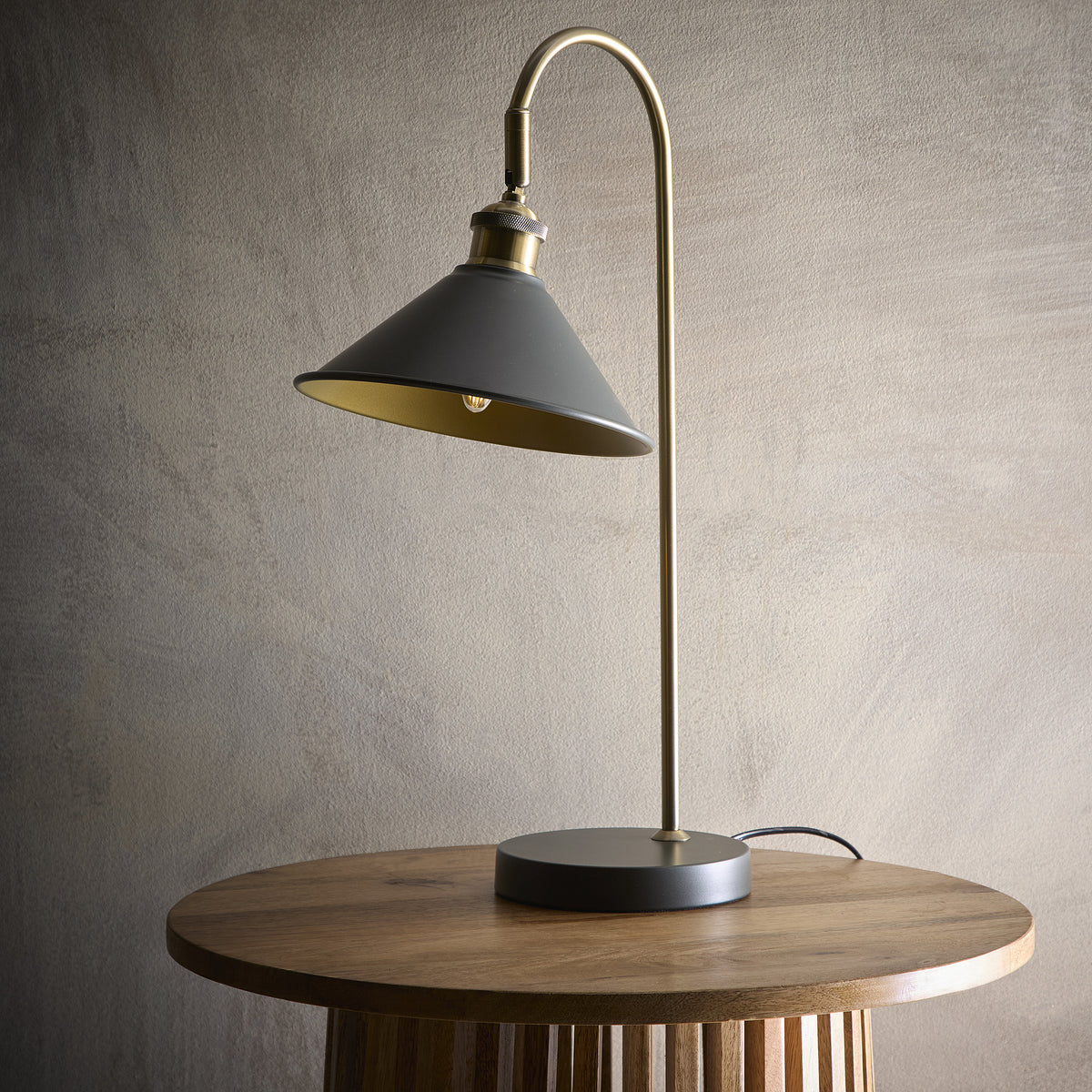Lampe de bureau en laiton antique - Design intemporel — photo 1 Image