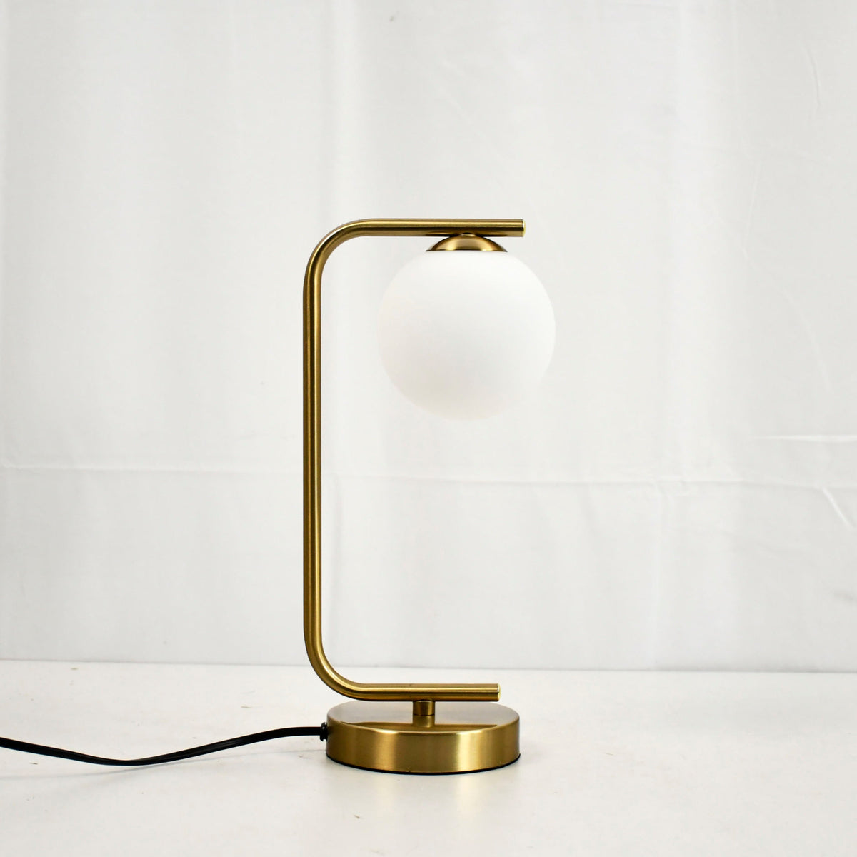 Lampe de bureau en laiton satiné - Globe en verre design — photo 2