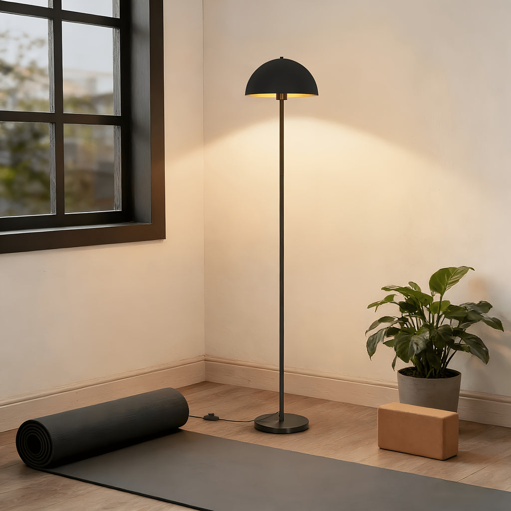 Lampe de bureau sur pied à dôme métal doré à l'intérieur