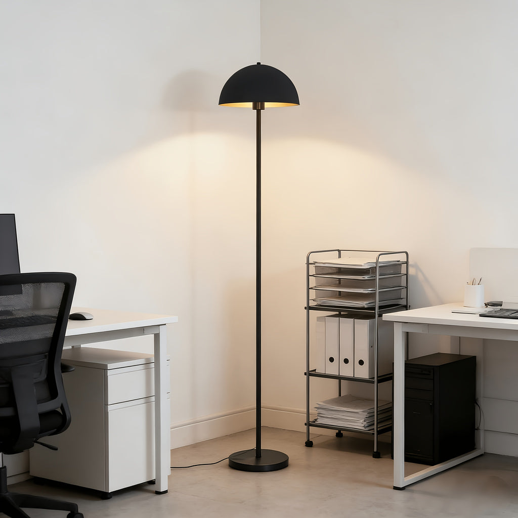Lampe de bureau sur pied à dôme métal doré à l'intérieur