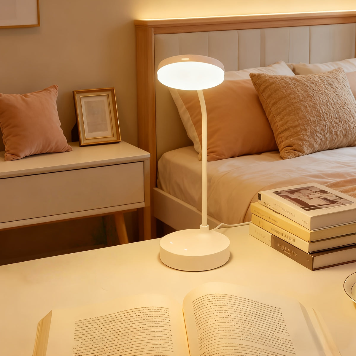 Lampe de bureau blanche à col de cygne, sur piles AA ou USB