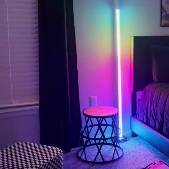 Lampe de bureau colonne RGB connectée noire, 122 cm à monter