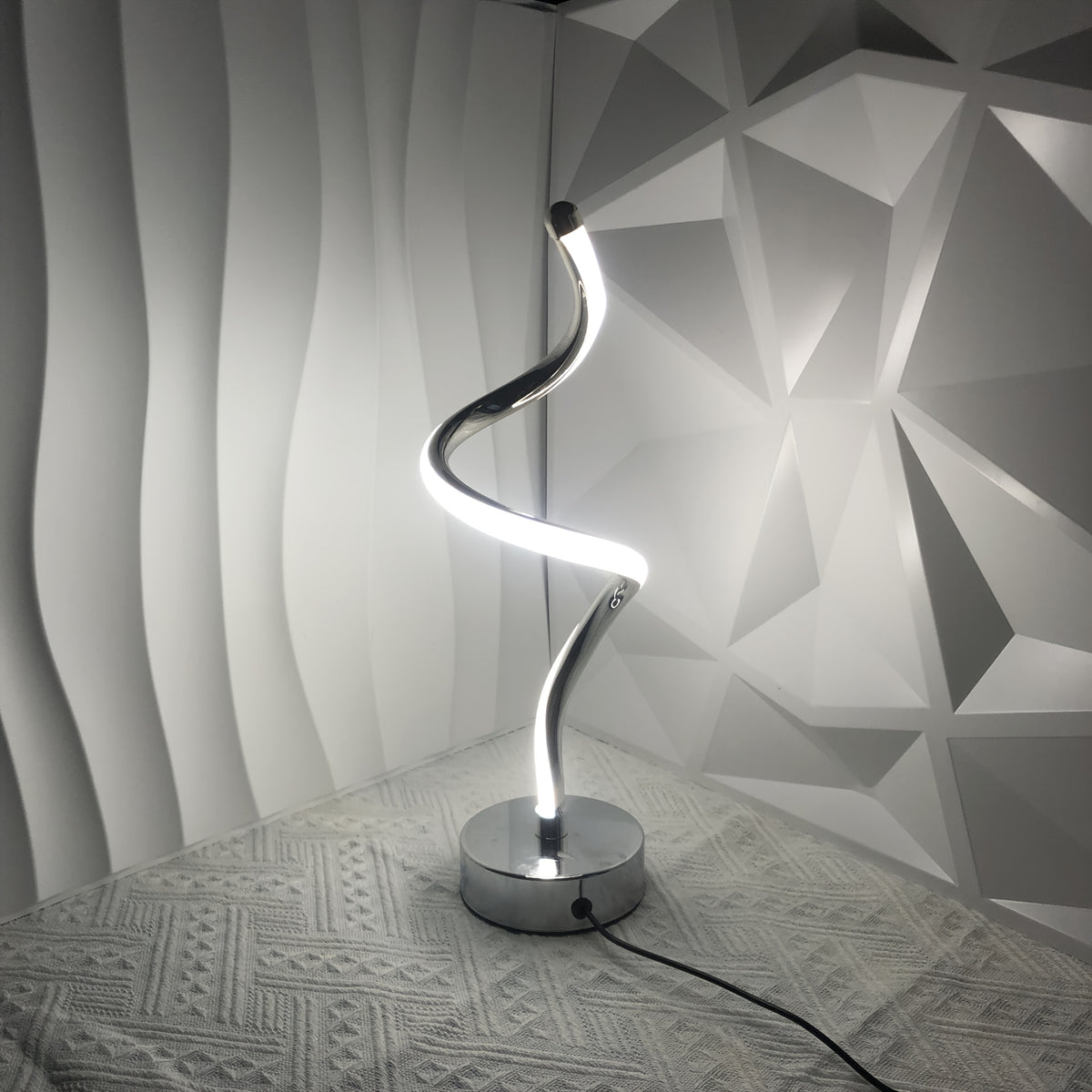 Lampe de bureau spirale chromée à trois teintes, 36,5 cm
